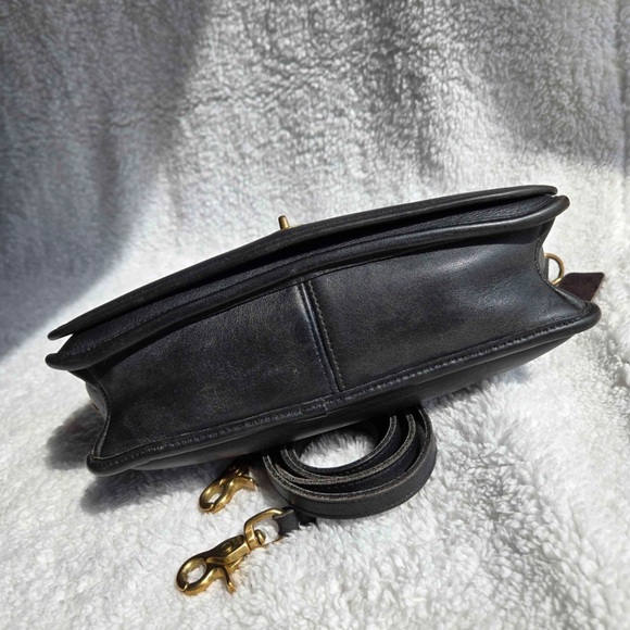 Pre-1994 Vintage Coach Dark Navy convertible clutch with Brass hardware - Picture 6 of 10